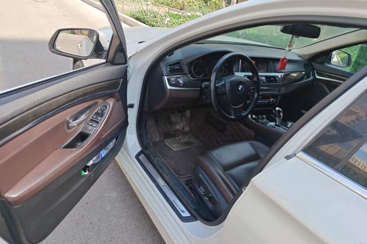 Used BMW 5 Series 2017 525Li Luxury Design Package Driver Seat