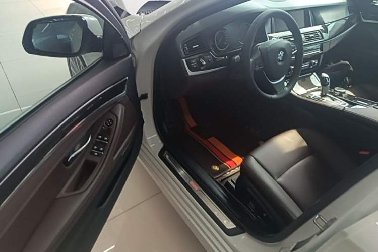 Used BMW 5 Series 2017 525Li Luxury Design Package Driver Seat