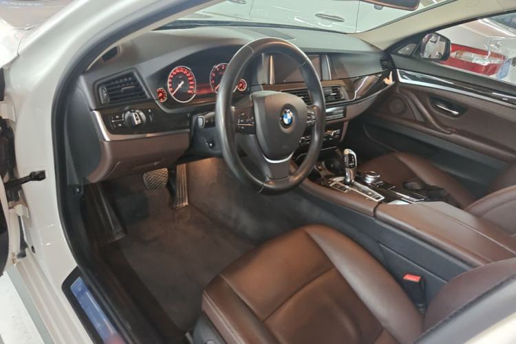 Used BMW 5 Series 2017 525Li Luxury Design Package Driver Seat