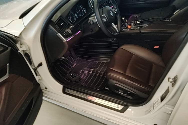 Used BMW 5 Series 2017 525Li Luxury Design Package Driver Seat