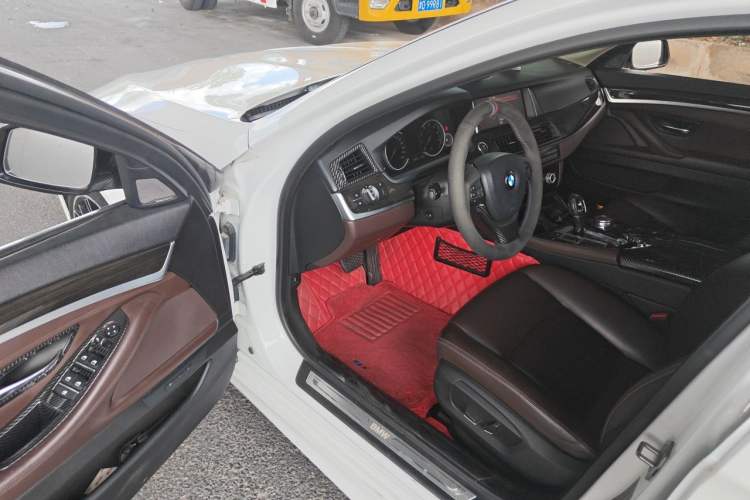 Used BMW 5 Series 2017 525Li Luxury Design Package Driver Seat