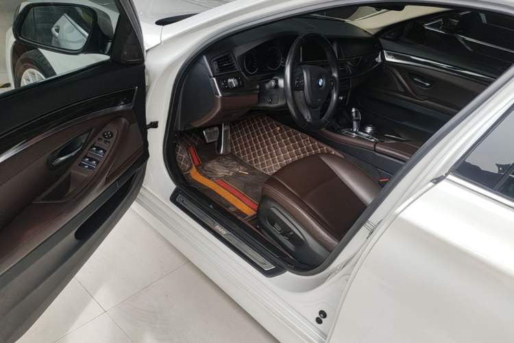Used BMW 5 Series 2017 525Li Luxury Design Package Driver Seat