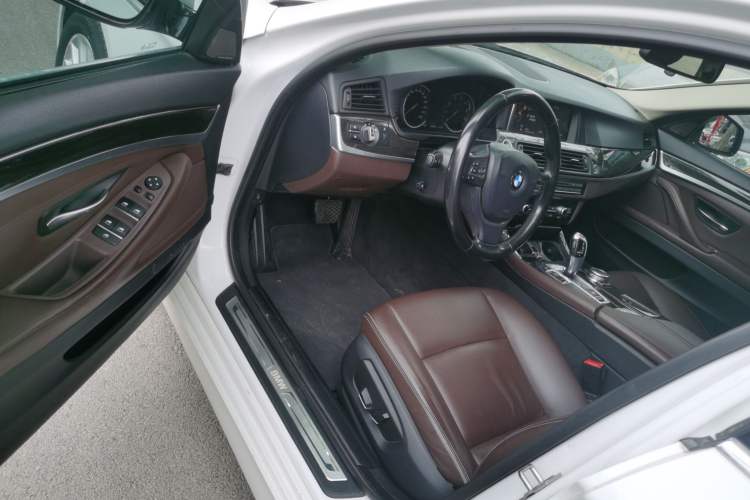 Used BMW 5 Series 2017 525Li Luxury Design Package Driver Seat