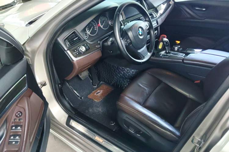 Used BMW 5 Series 2017 525Li Luxury Design Package Driver Seat