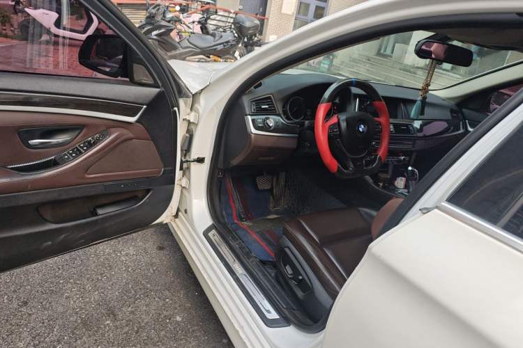Used BMW 5 Series 2017 525Li Luxury Design Package Driver Seat
