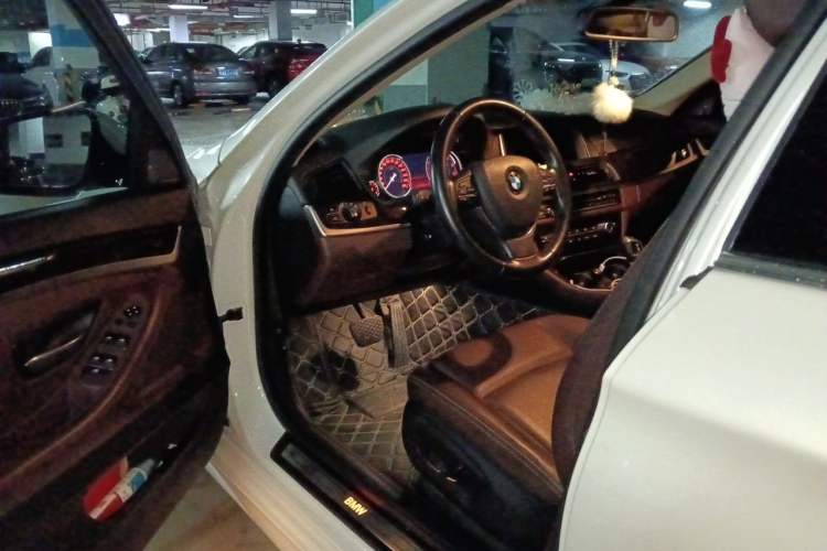 Used BMW 5 Series 2017 525Li Luxury Design Package Driver Seat