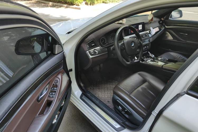 Used BMW 5 Series 2017 525Li Luxury Design Package Driver Seat