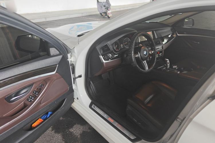 Used BMW 5 Series 2017 525Li Luxury Design Package Driver Seat
