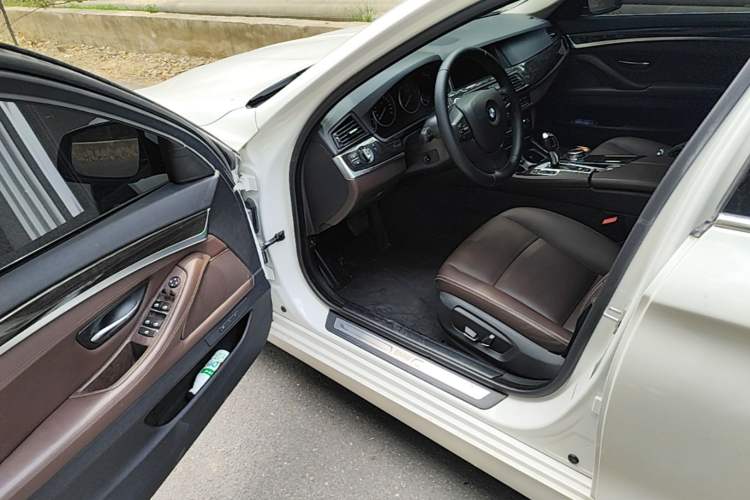 Used BMW 5 Series 2017 525Li Luxury Design Package Driver Seat