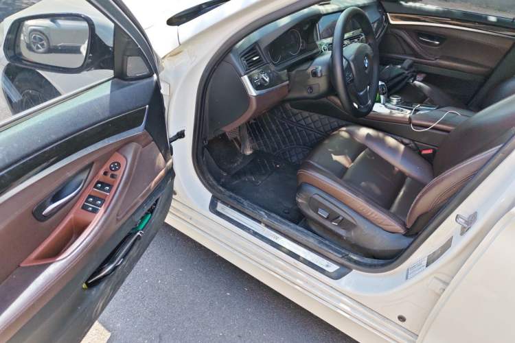 Used BMW 5 Series 2017 525Li Luxury Design Package Driver Seat