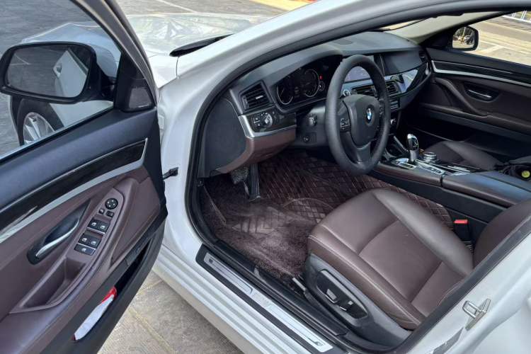 Used BMW 5 Series 2017 525Li Luxury Design Package Driver Seat
