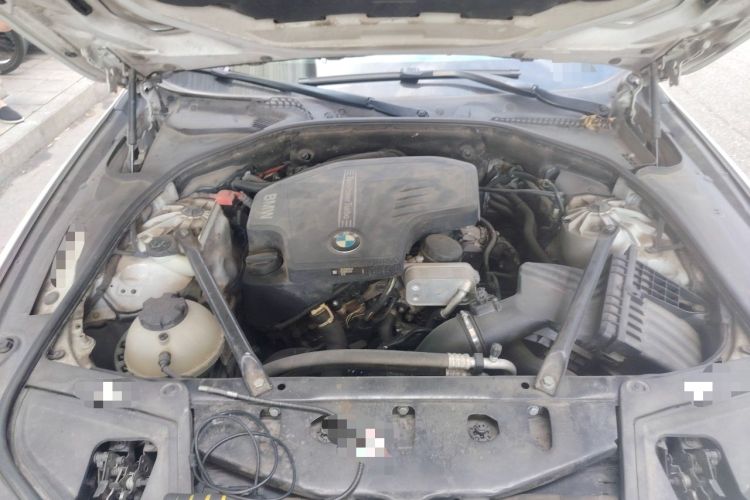 Used BMW 5 Series 2017 520Li Elegant Edition Engine Bay