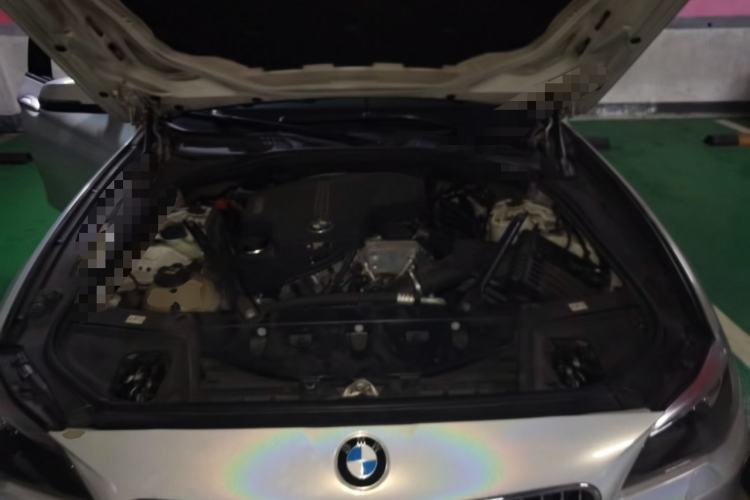 Used BMW 5 Series 2017 528Li Leading Model Engine Bay