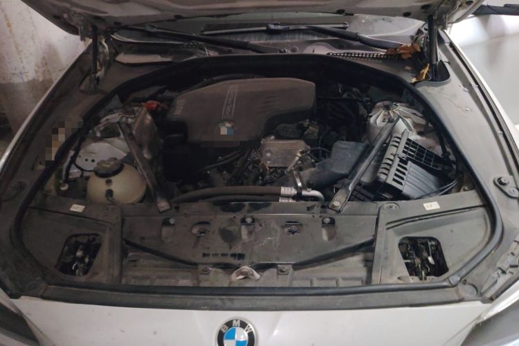 Used BMW 5 Series 2017 525Li Leading Model Engine Bay