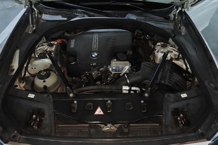 Used BMW 5 Series 2017 520Li Elegant Edition Engine Bay
