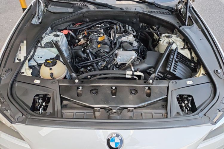 Used BMW 5 Series 2017 525Li Leading Model Engine Bay