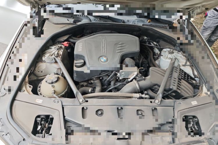 Used BMW 5 Series 2017 520Li Elegant Edition Engine Bay