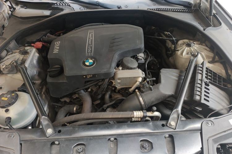 Used BMW 5 Series 2017 520Li Elegant Edition Engine Bay