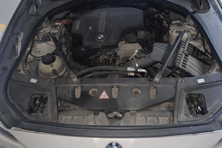 Used BMW 5 Series 2017 520Li Elegant Edition Engine Bay