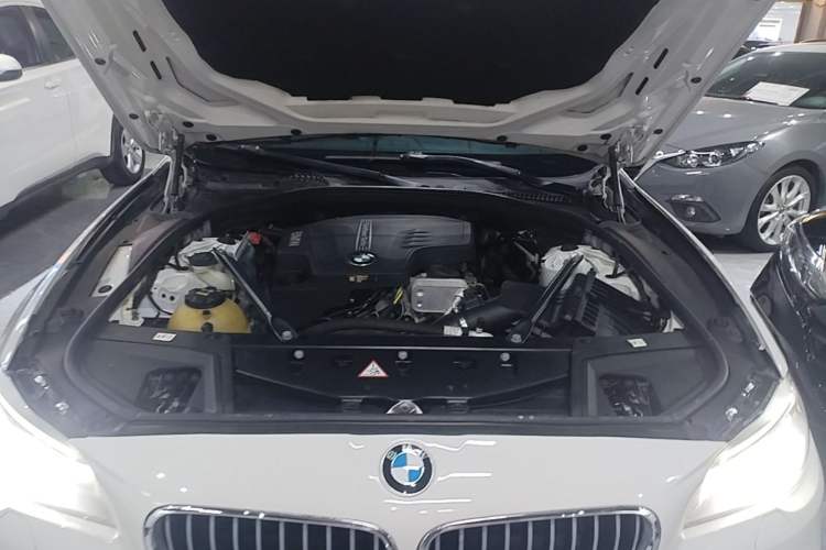Used BMW 5 Series 2017 525Li Luxury Design Package Engine Bay