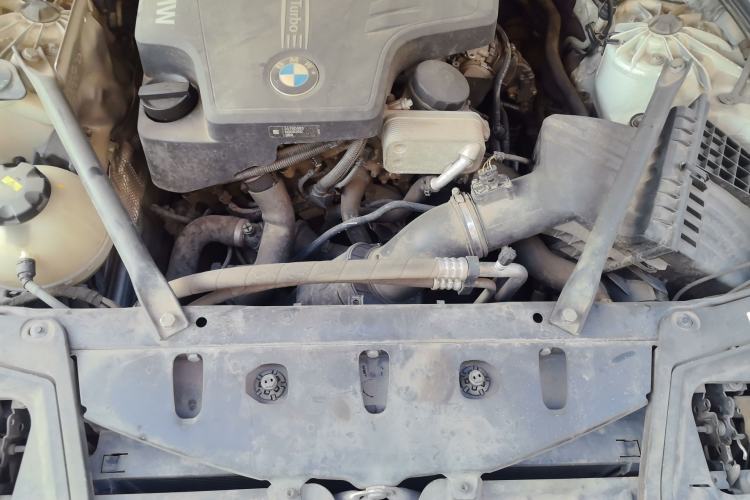 Used BMW 5 Series 2017 520Li Elegant Edition Engine Bay