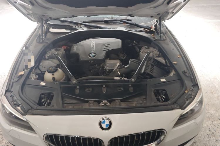 Used BMW 5 Series 2017 520Li Elegant Edition Engine Bay