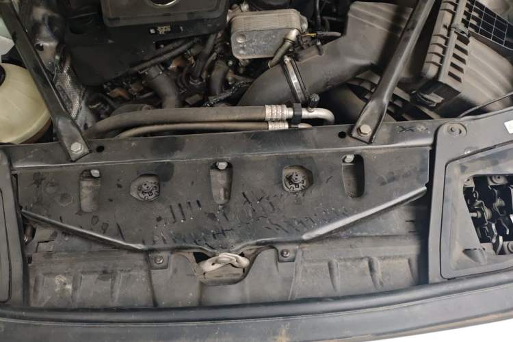 Used BMW 5 Series 2017 520Li Elegant Edition Engine Bay