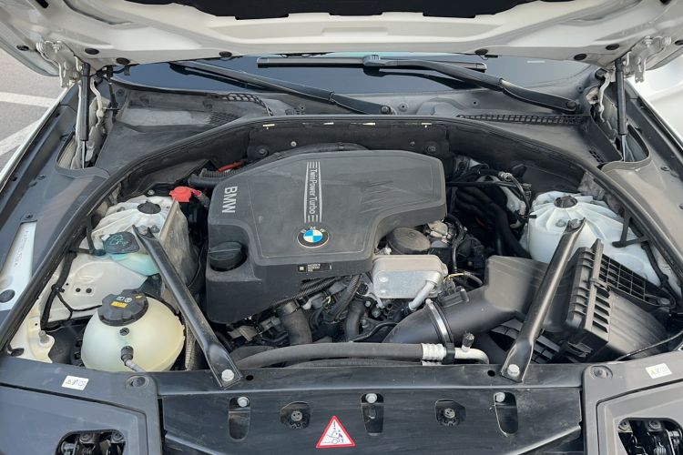 Used BMW 5 Series 2017 520Li Elegant Edition Engine Bay