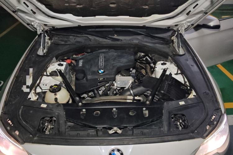 Used BMW 5 Series 2017 520Li Elegant Edition Engine Bay
