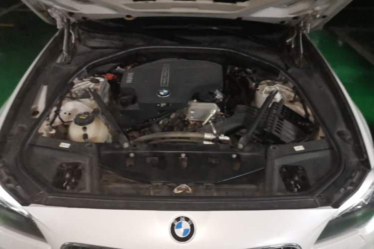 Used BMW 5 Series 2017 525Li Leading Model Engine Bay