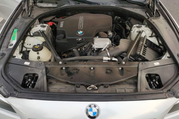 Used BMW 5 Series 2017 525Li Leading Model Engine Bay