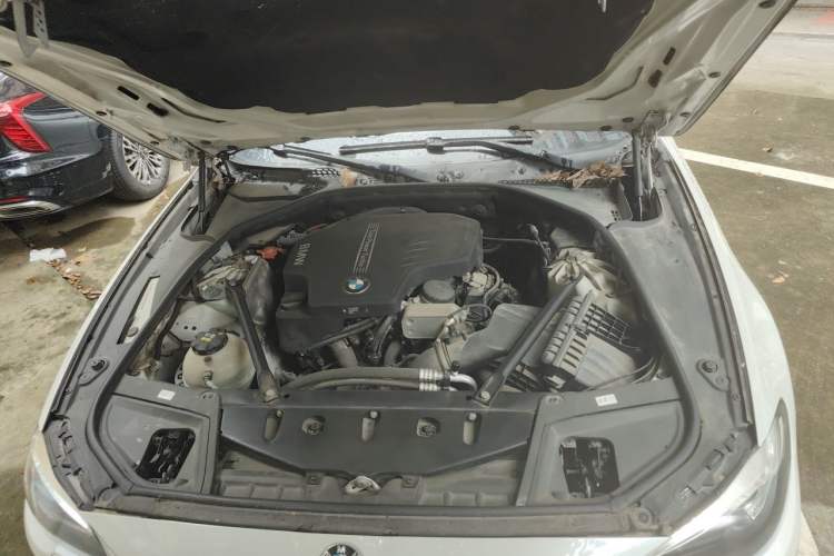 Used BMW 5 Series 2017 525Li Leading Model Engine Bay