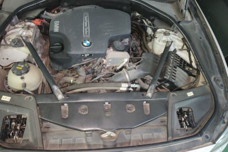 Used BMW 5 Series 2017 520Li Elegant Edition Engine Bay