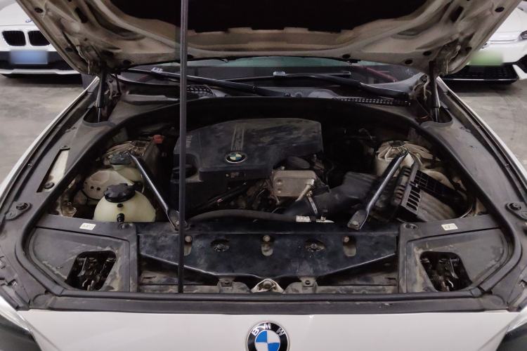 Used BMW 5 Series 2017 525Li Leading Model Engine Bay