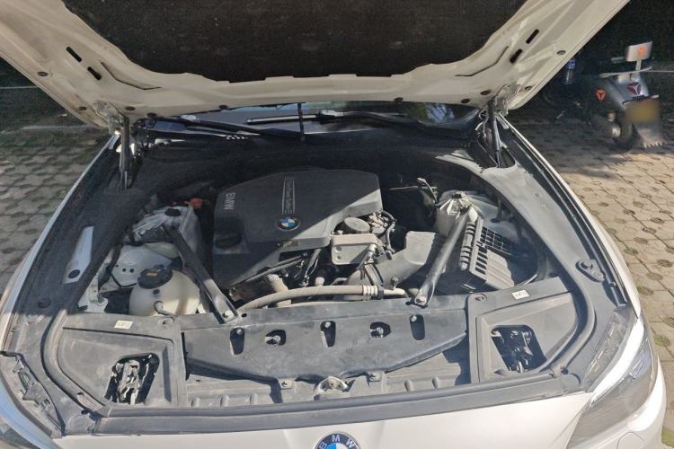 Used BMW 5 Series 2017 528Li Leading Model Engine Bay