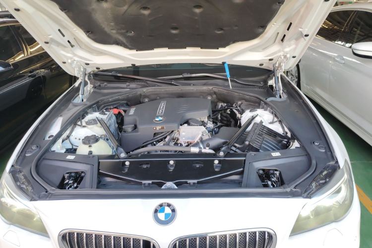 Used BMW 5 Series 2017 520Li Elegant Edition Engine Bay