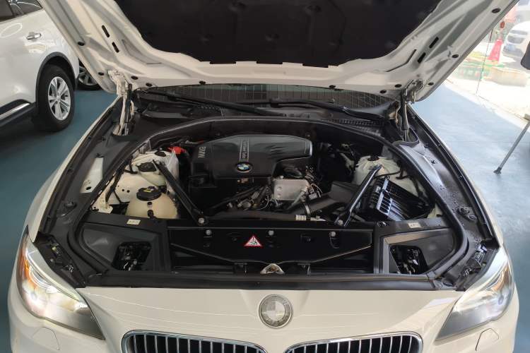 Used BMW 5 Series 2017 528Li Leading Model Engine Bay