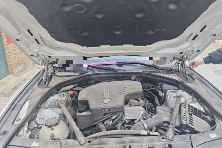 Used BMW 5 Series 2017 520Li Elegant Edition Engine Bay