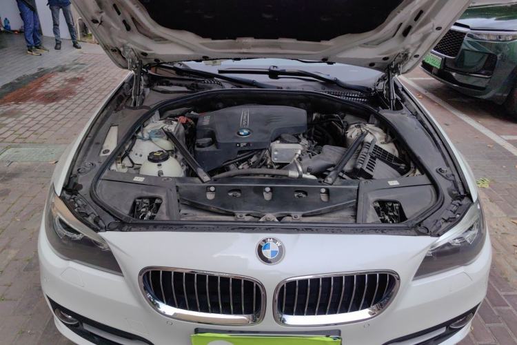 Used BMW 5 Series 2017 525Li Leading Model Engine Bay
