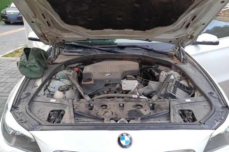 Used BMW 5 Series 2017 528Li Leading Model Engine Bay