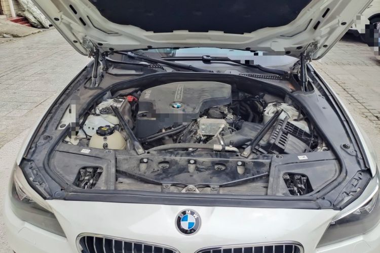 Used BMW 5 Series 2017 520Li Elegant Edition Engine Bay