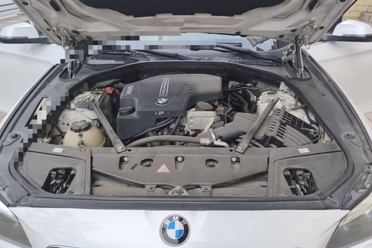Used BMW 5 Series 2017 520Li Elegant Edition Engine Bay