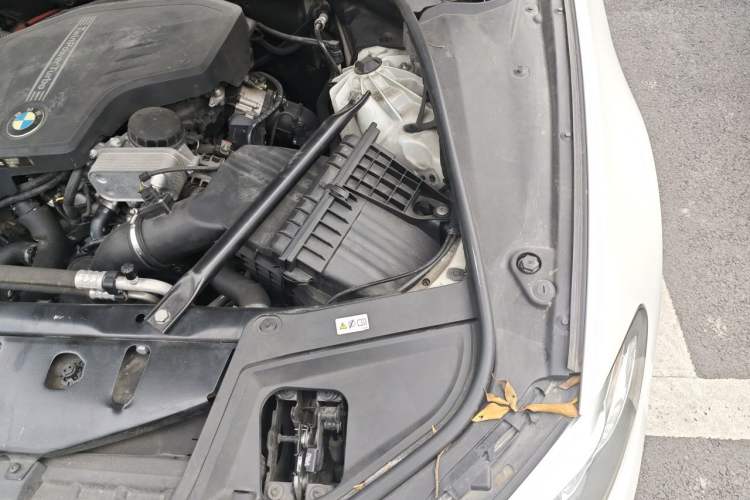 Used BMW 5 Series 2017 525Li Luxury Design Package Engine Bay Left
