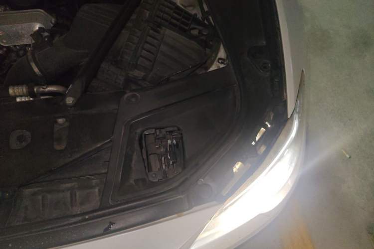 Used BMW 5 Series 2017 520Li Elegant Edition Engine Bay Left