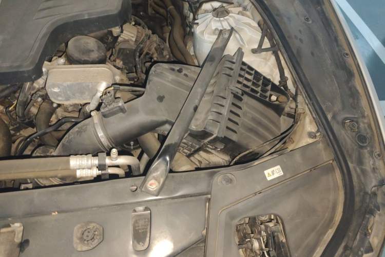 Used BMW 5 Series 2017 525Li Luxury Design Package Engine Bay Left
