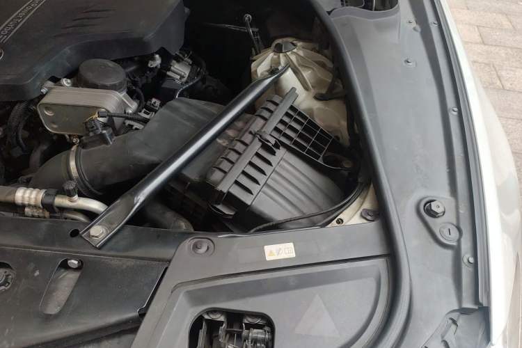 Used BMW 5 Series 2017 520Li Elegant Edition Engine Bay Left