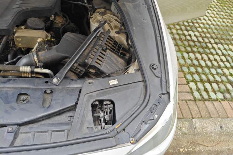 Used BMW 5 Series 2017 525Li Luxury Design Package Engine Bay Left