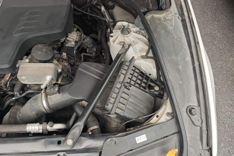 Used BMW 5 Series 2017 520Li Elegant Edition Engine Bay Left
