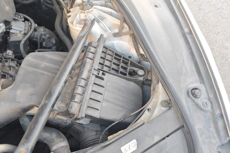 Used BMW 5 Series 2017 525Li Luxury Design Package Engine Bay Left