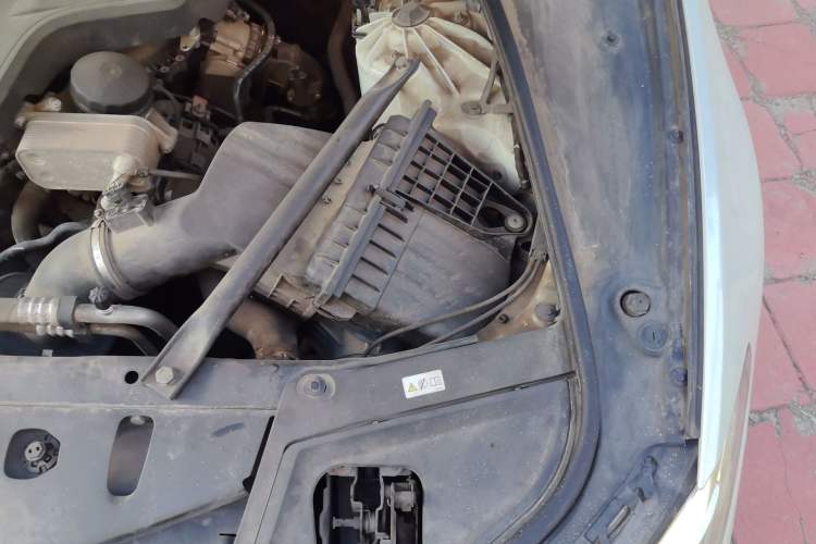 Used BMW 5 Series 2017 520Li Elegant Edition Engine Bay Left